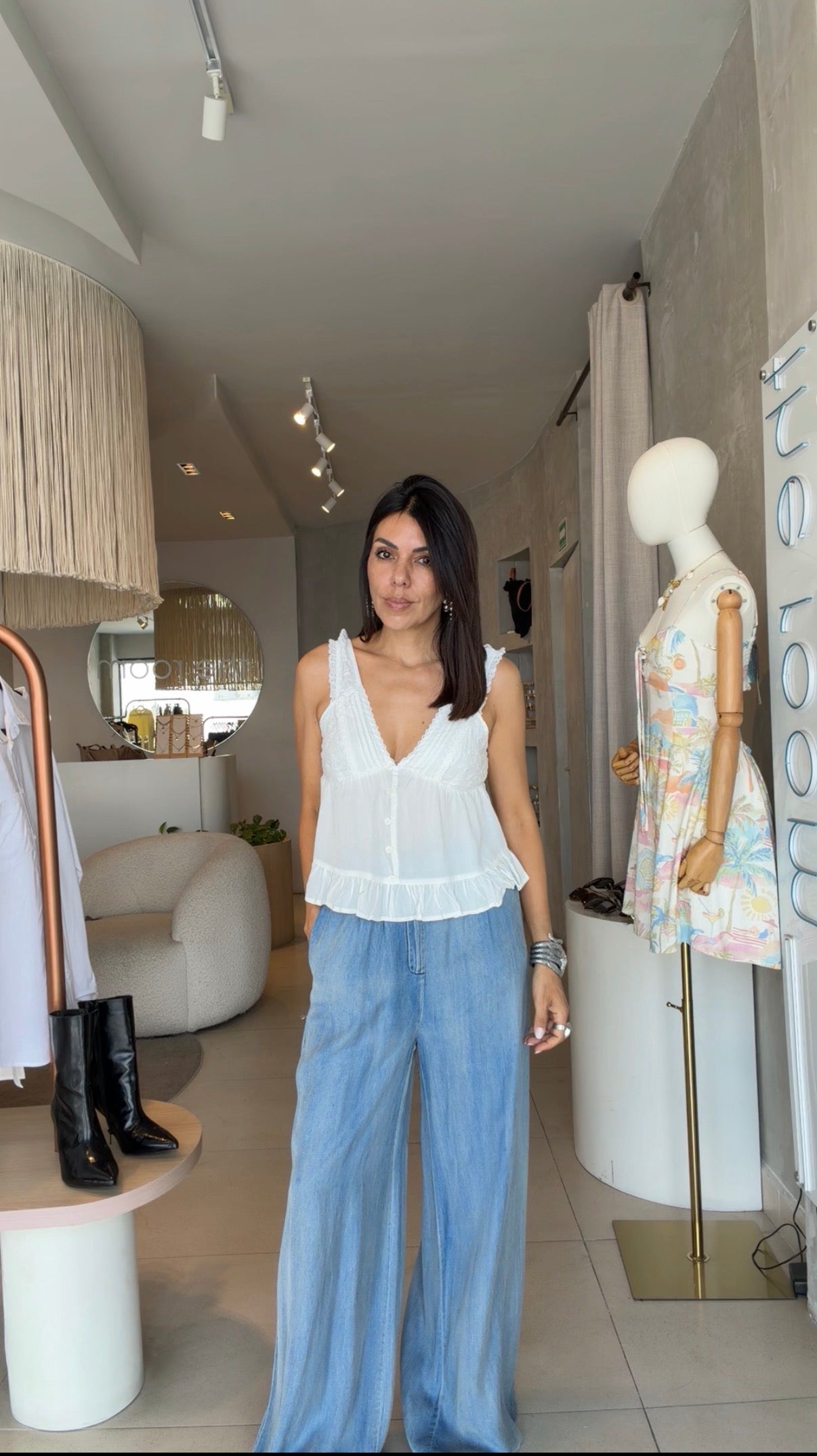 Pantalón denim pierna ancha