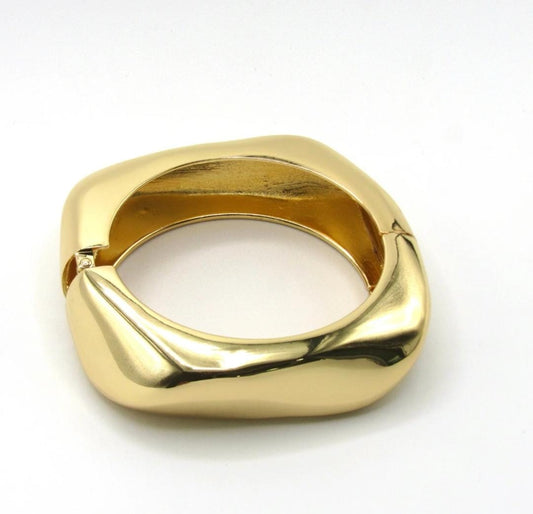 Brazalete cuadrado dorado