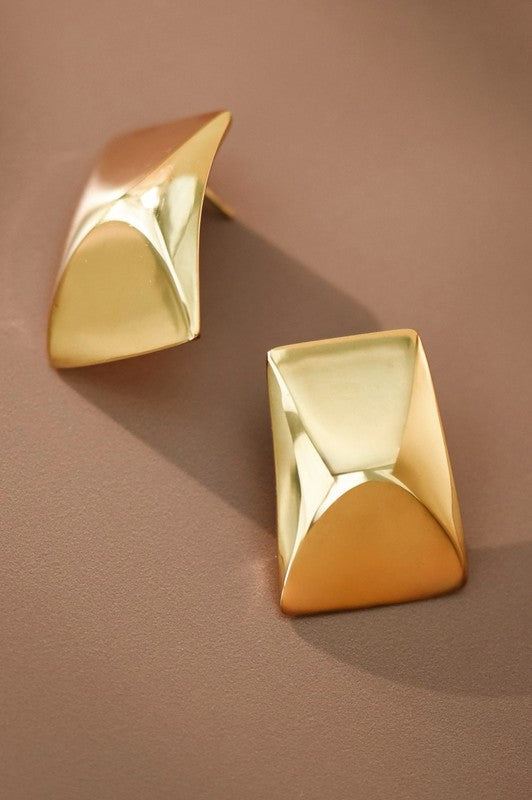 Arete dorado cuadrado