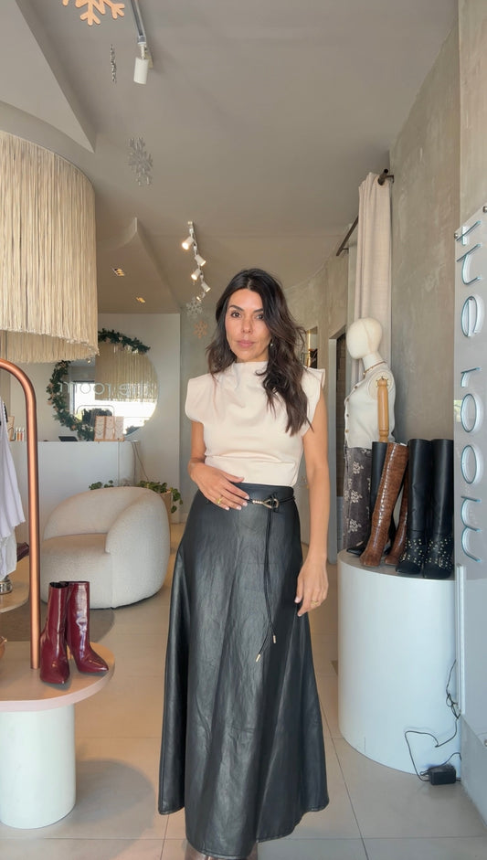 Falda negra vinipiel