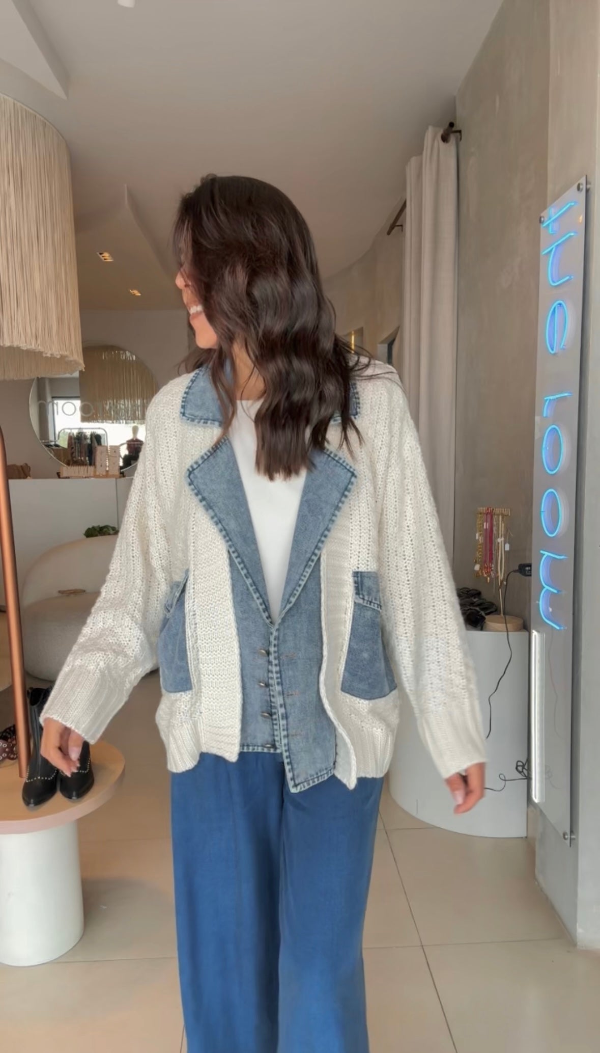 Suéter beige con denim