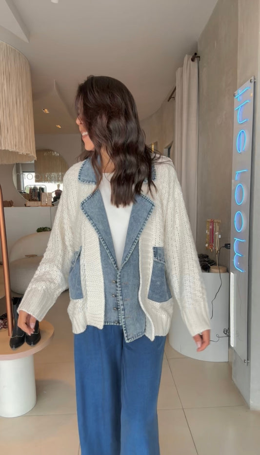 Suéter beige con denim