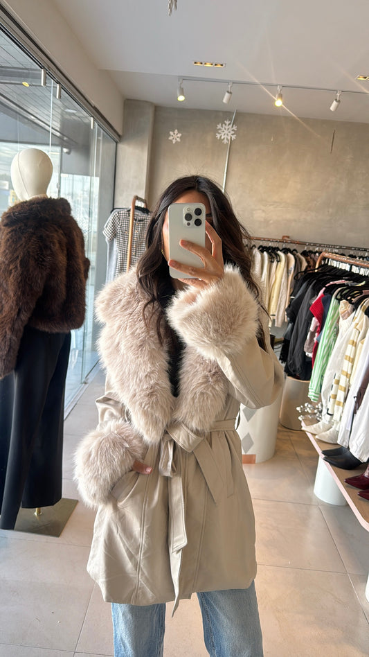 Abrigo vinipiel beige