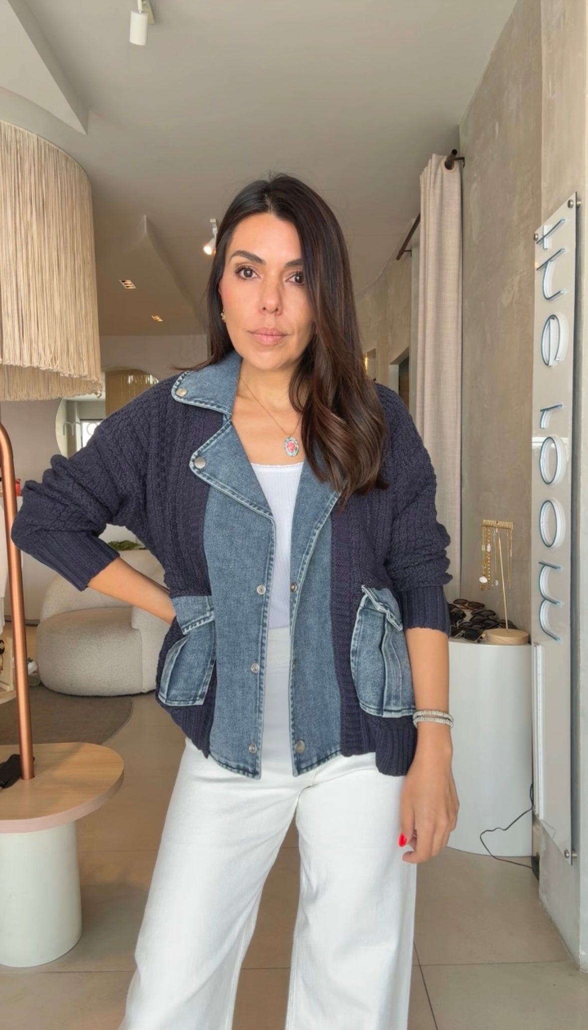 Suéter azul marino con denim