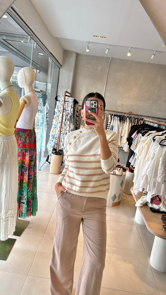 Suéter rayado beige con camel