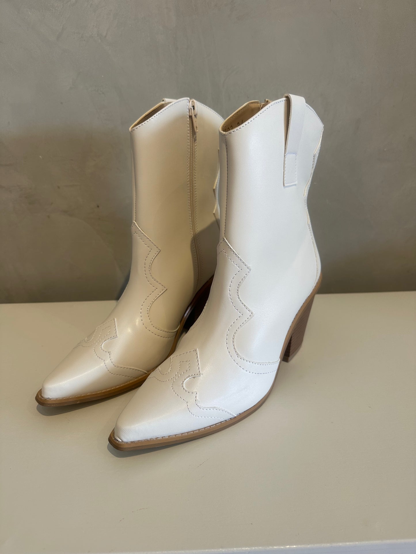 Botines late