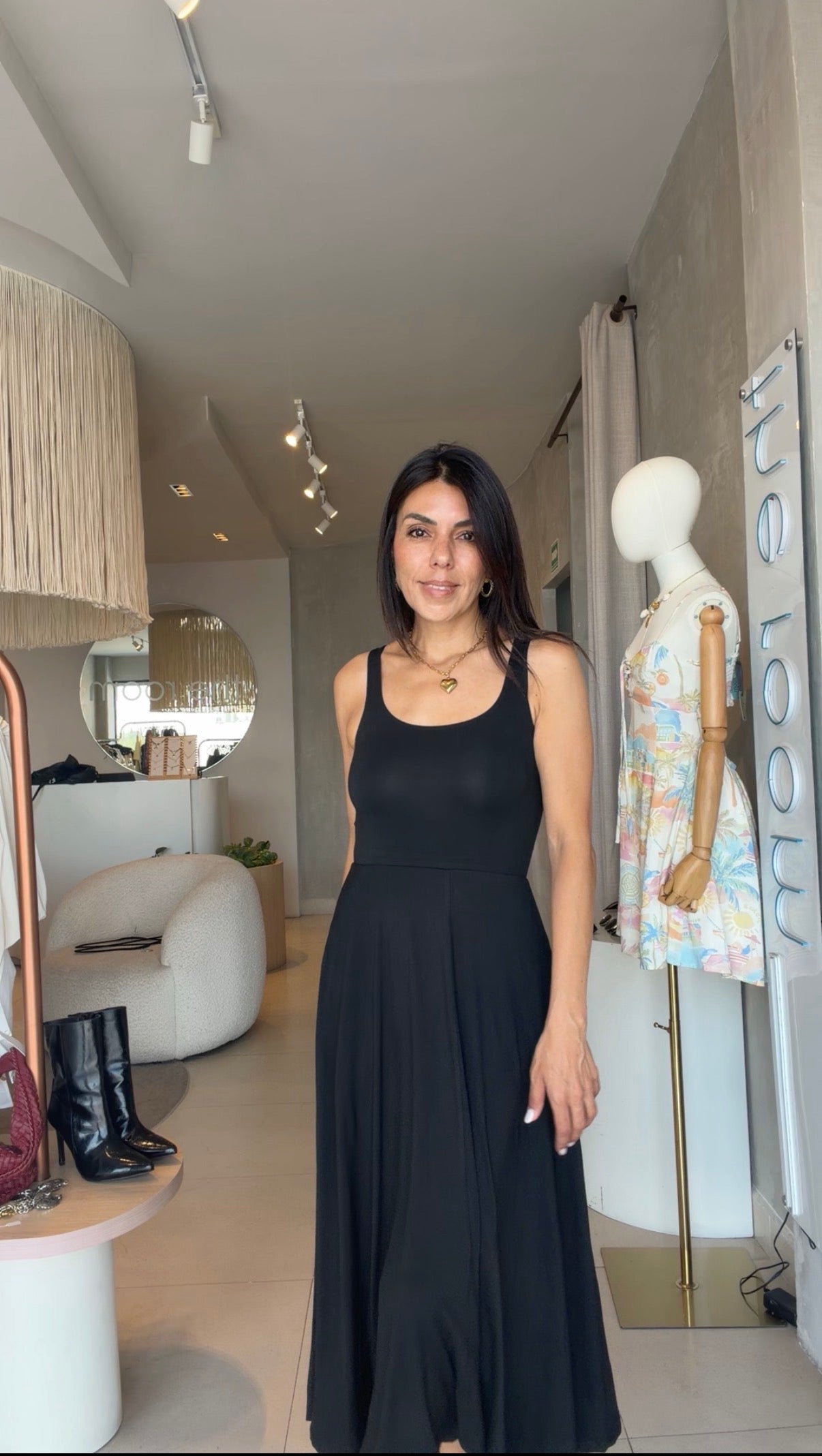 Vestido negro midi