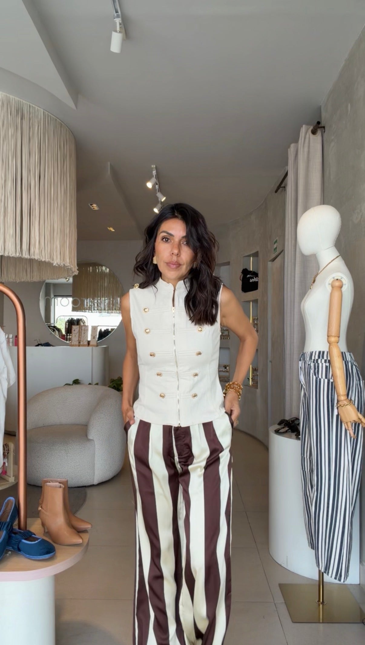 Pantalón rayado beige con café