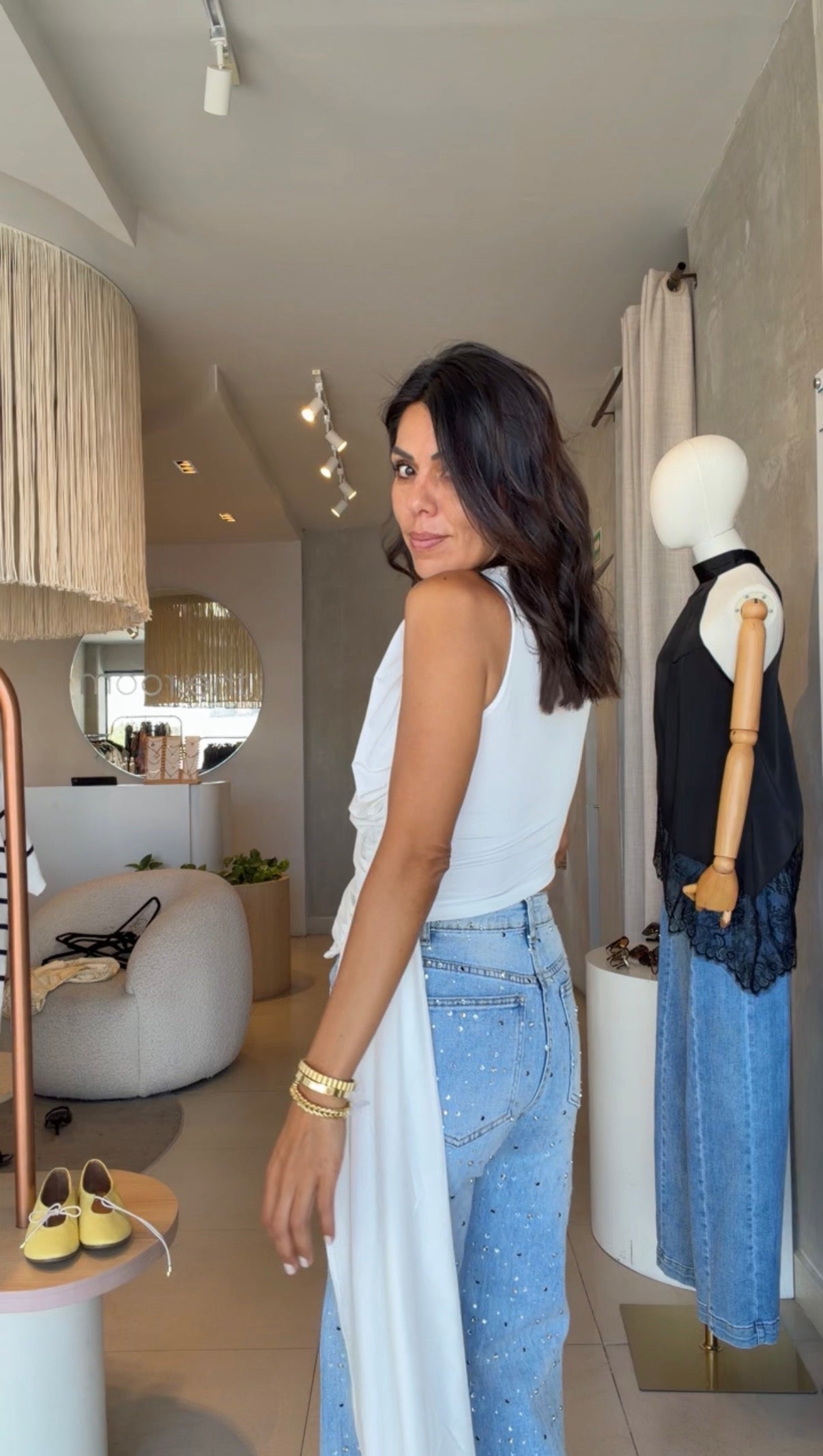 Blusa blanca asimétrica