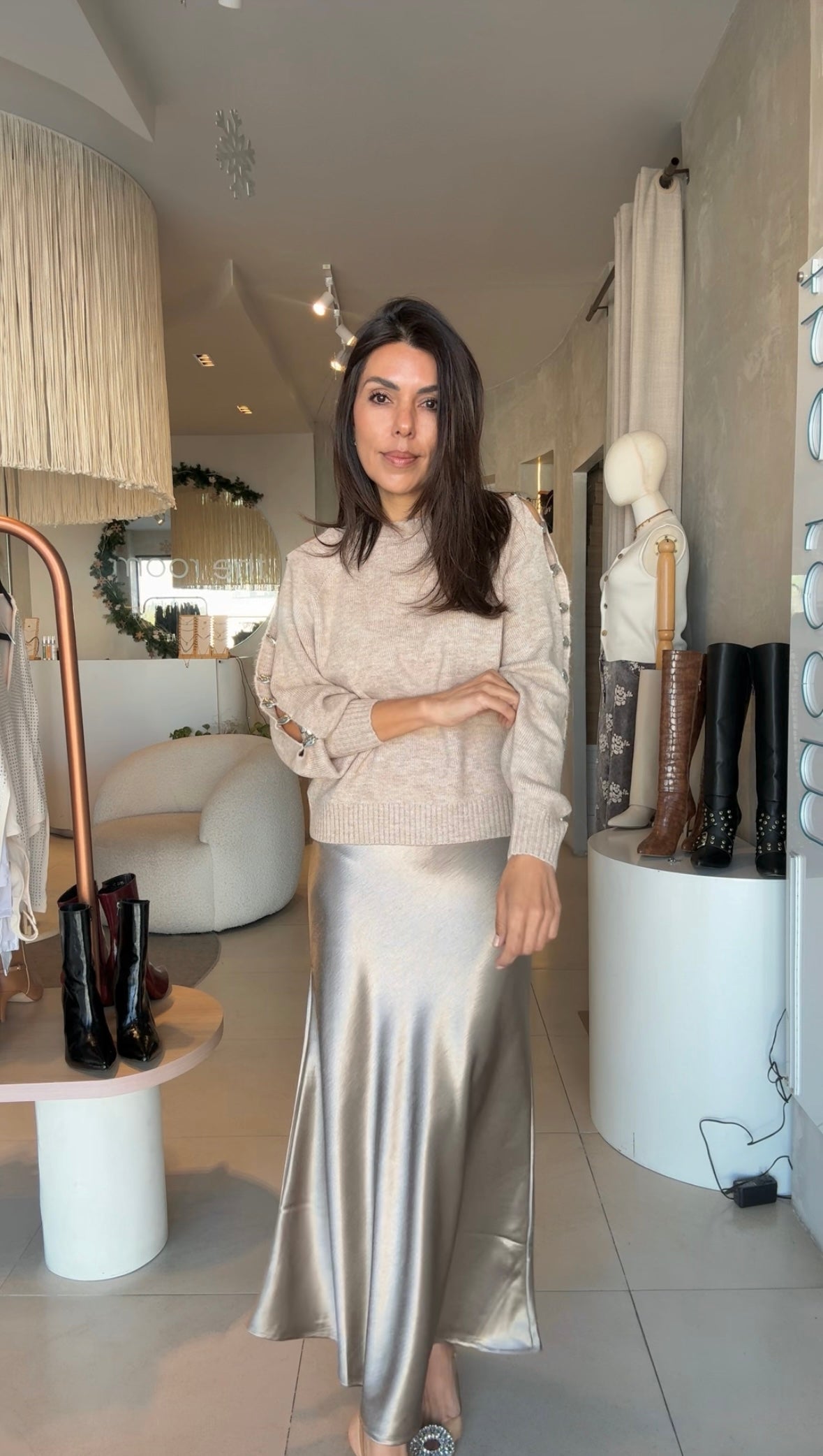 Falda dorada satinada