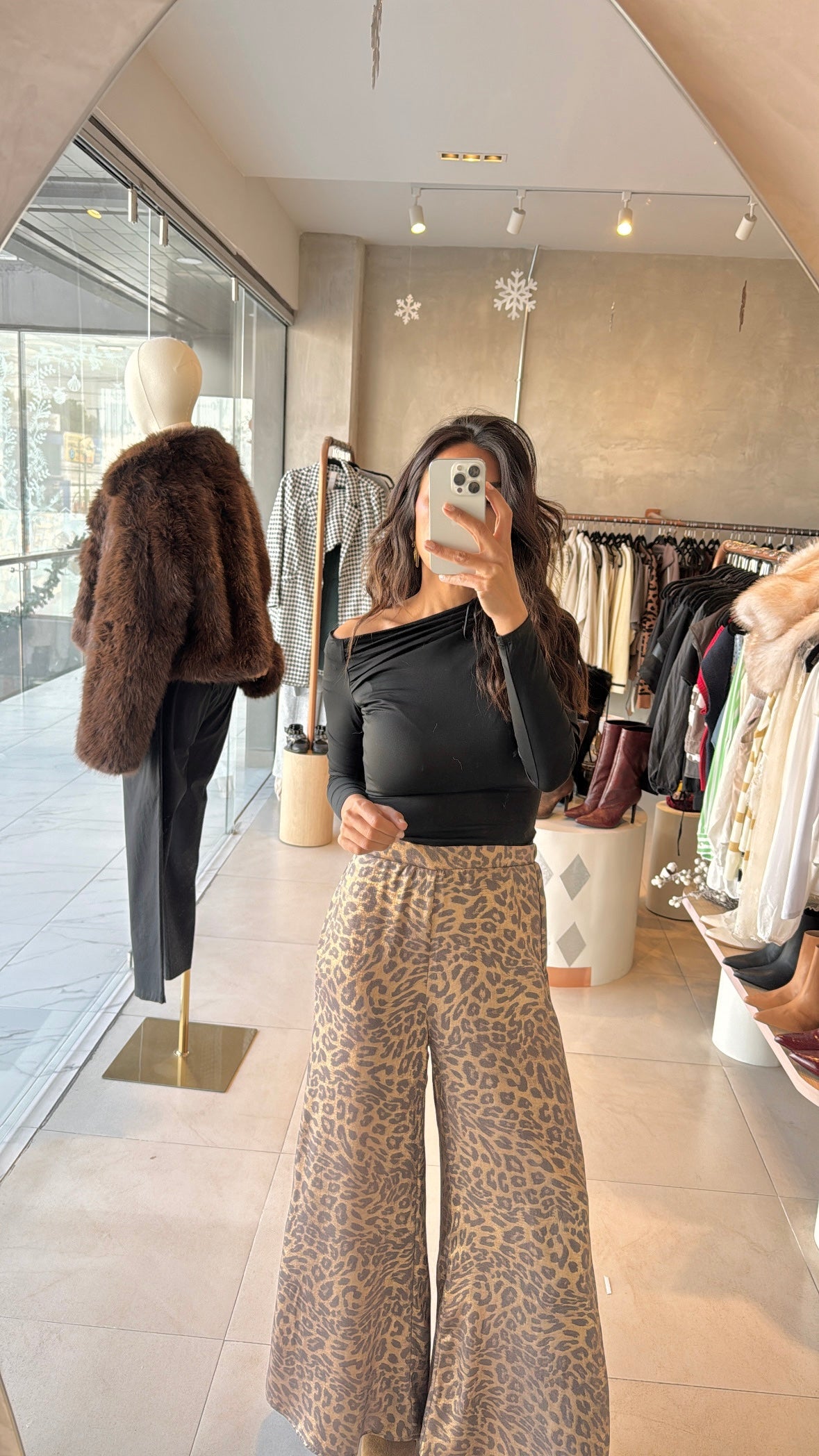 Blusa asimétrica negra