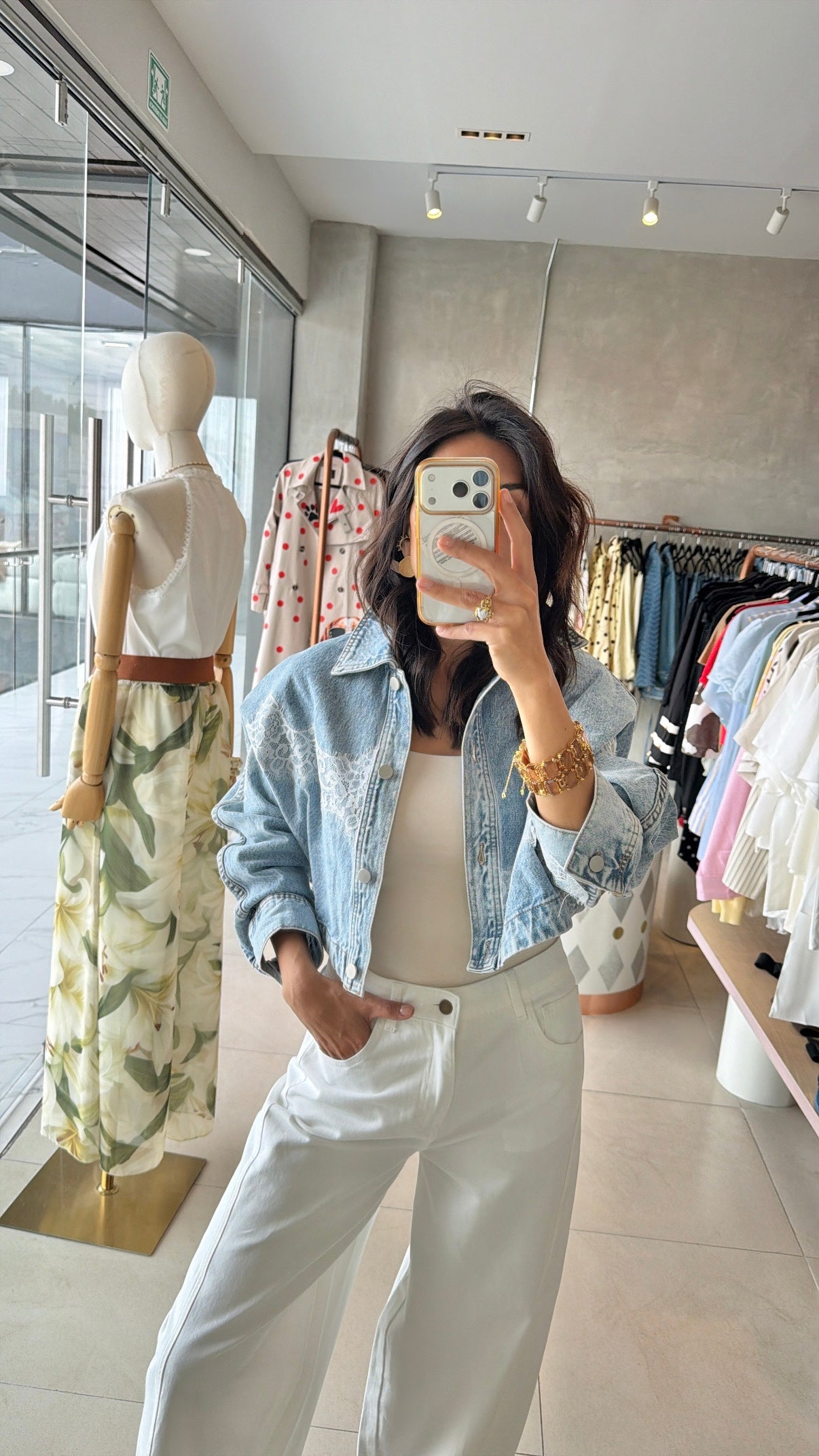Chamarra denim encaje blanco