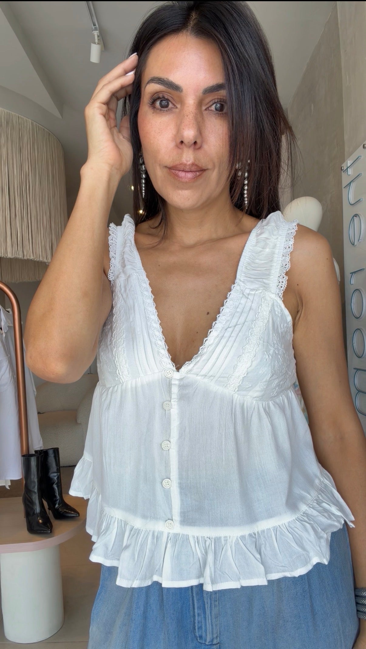 Blusa blanca cuello v