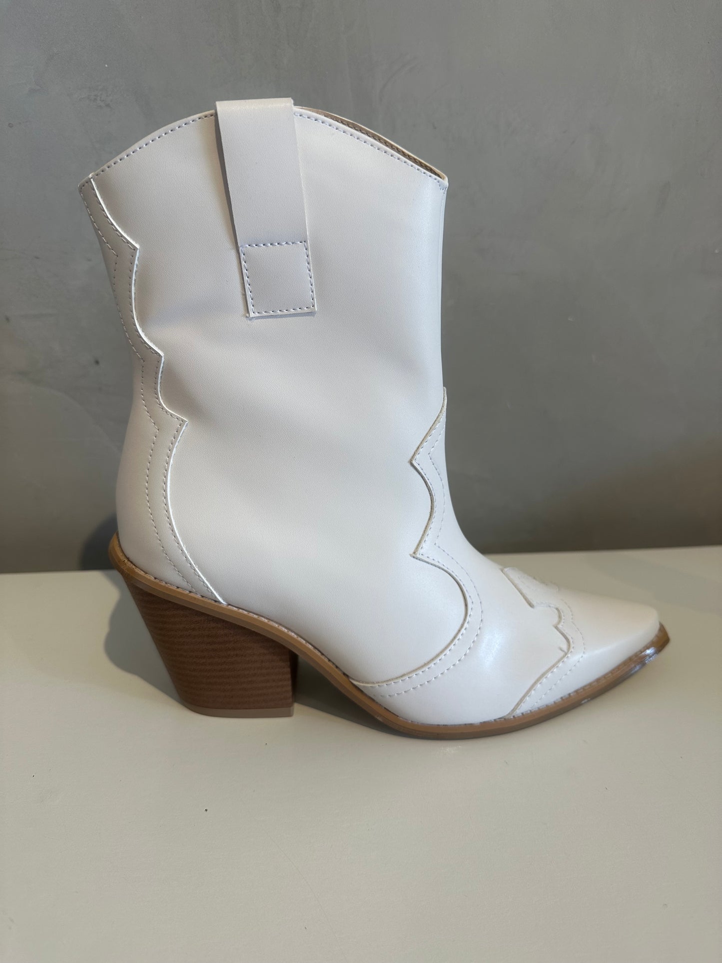 Botines late