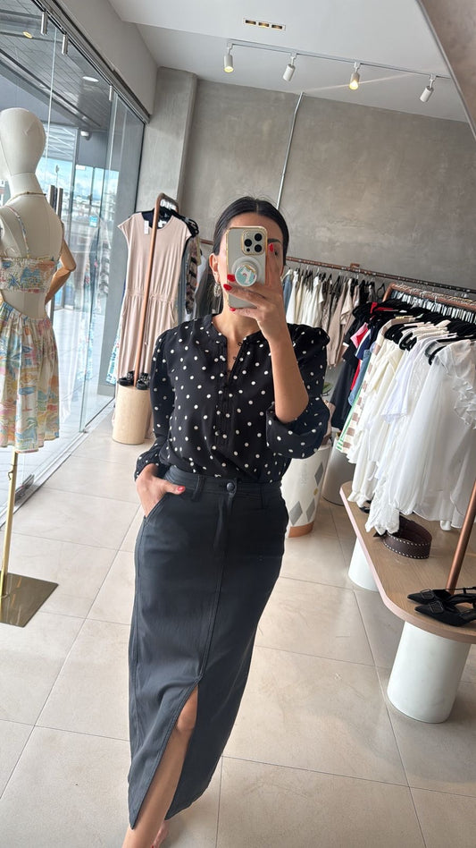 Blusa negra bolitas
