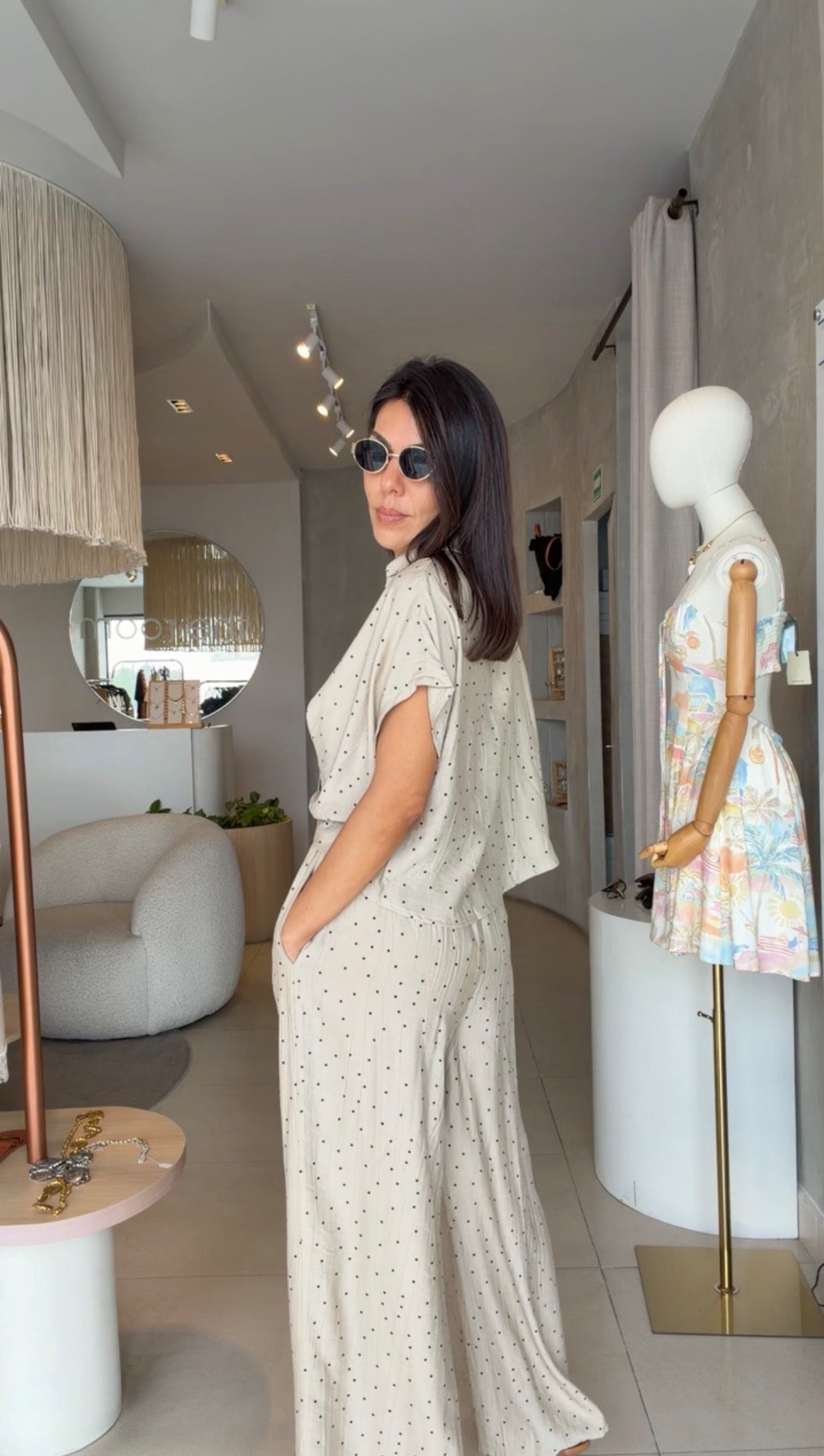 Set beige polka dots