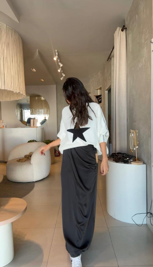 Falda negra satinada