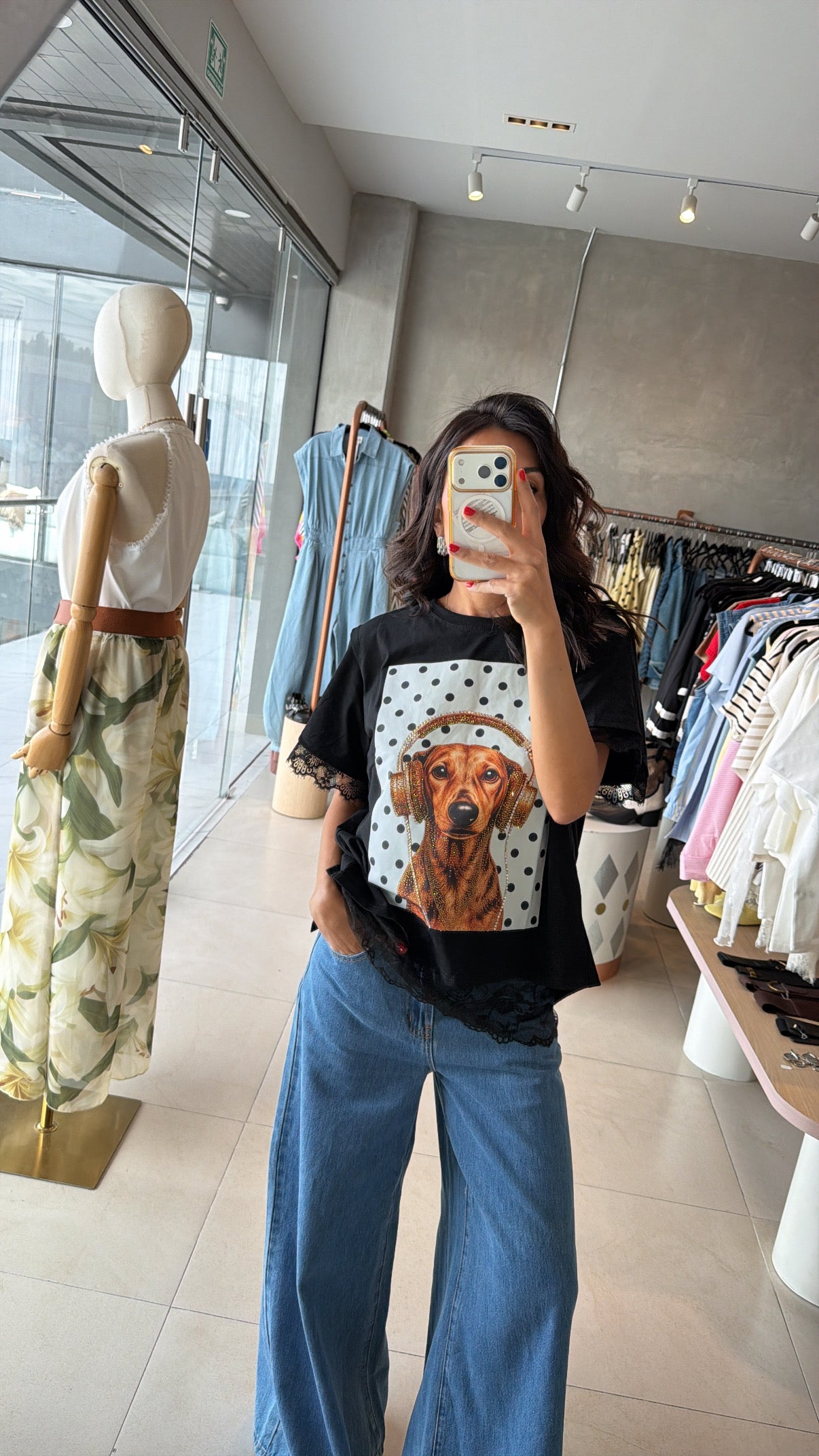 Tshirt negra perrito. Encaje