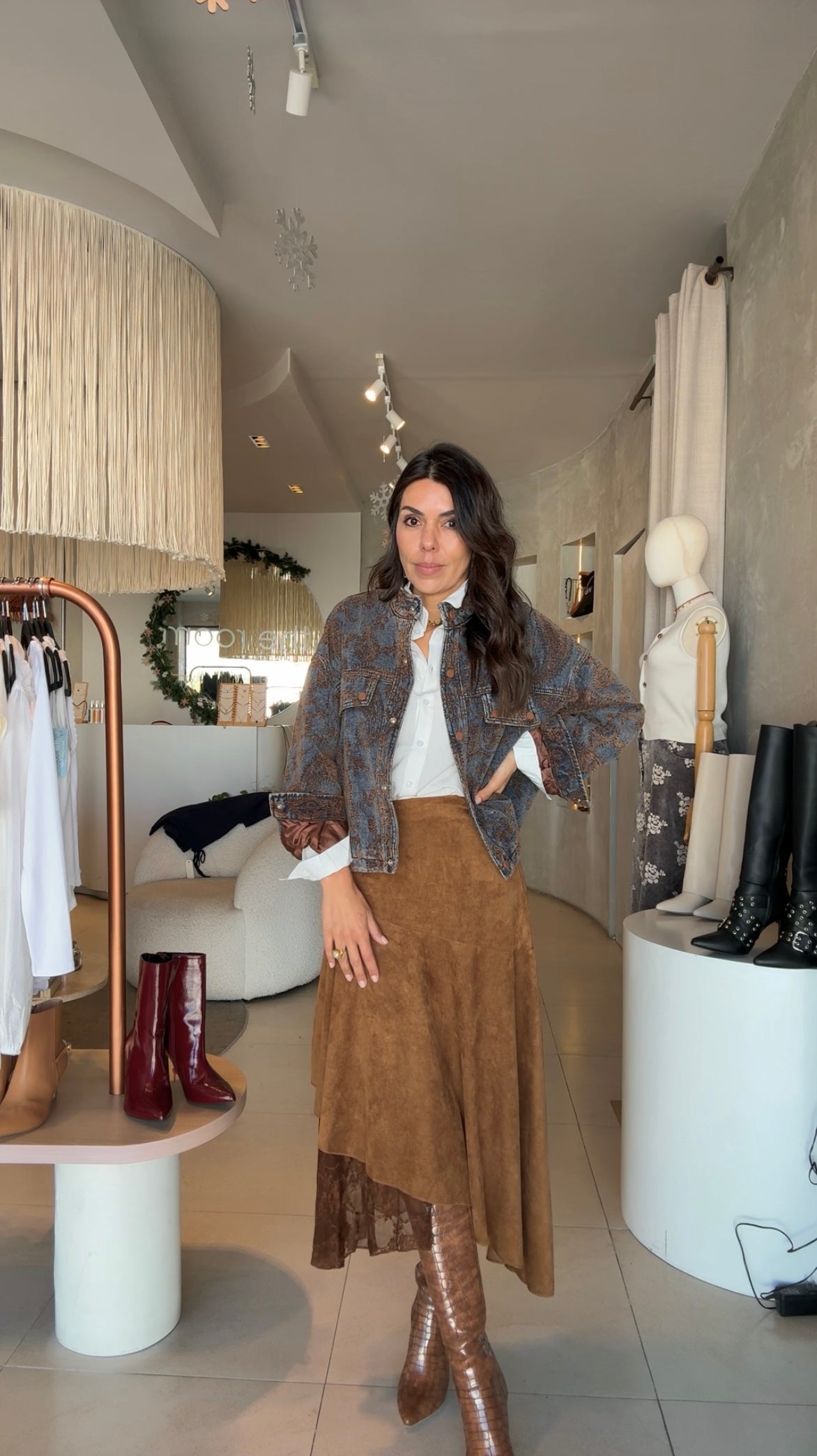 Falda suede cafe con encaje