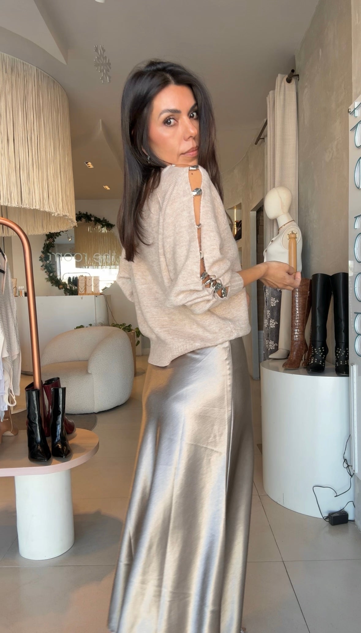 Falda dorada satinada