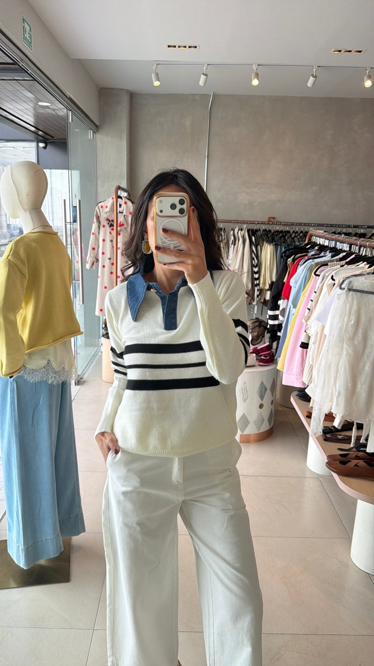 Suéter blanco rayas cuello denim