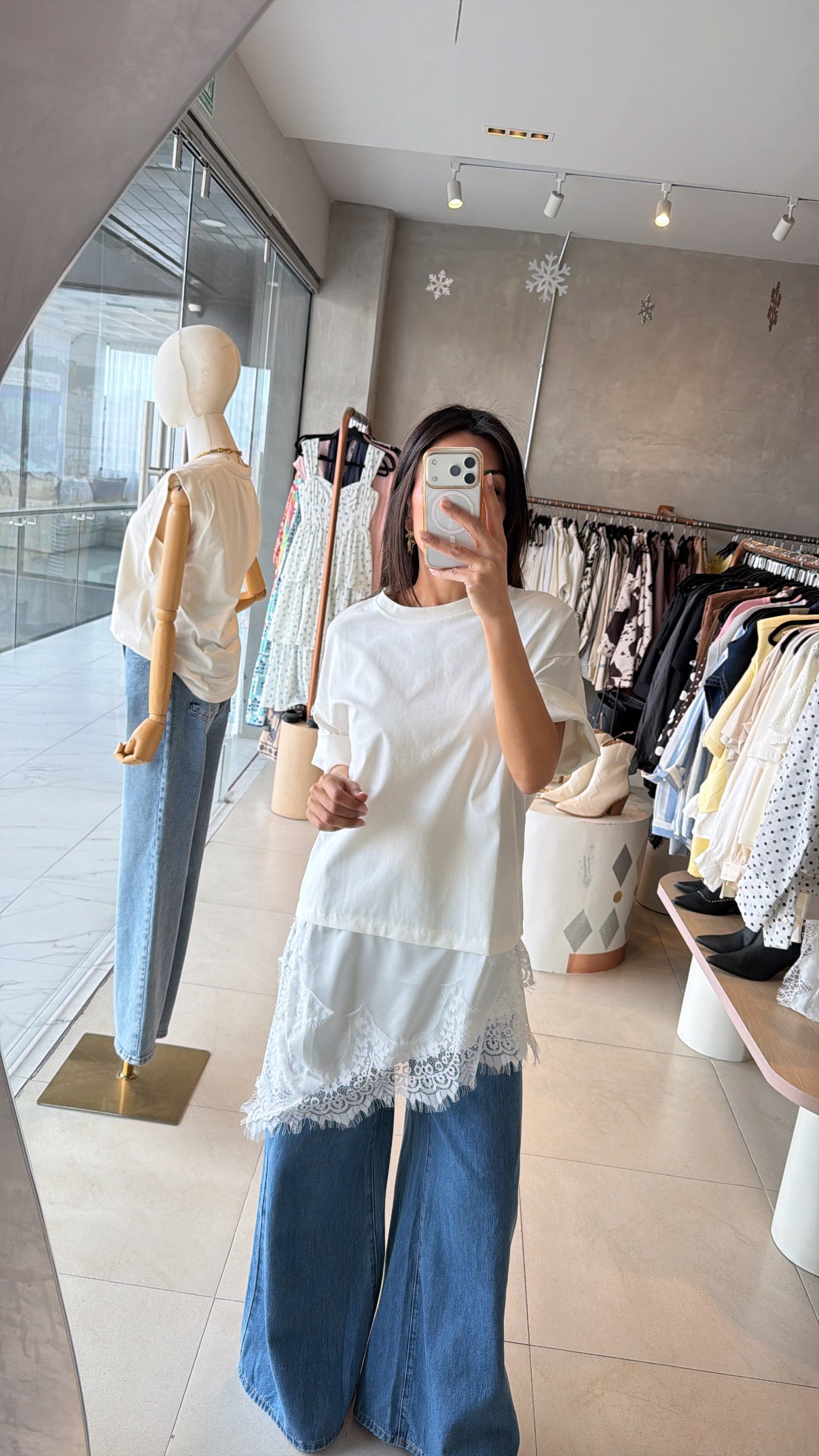 Tshirt asimetrica con falda satin