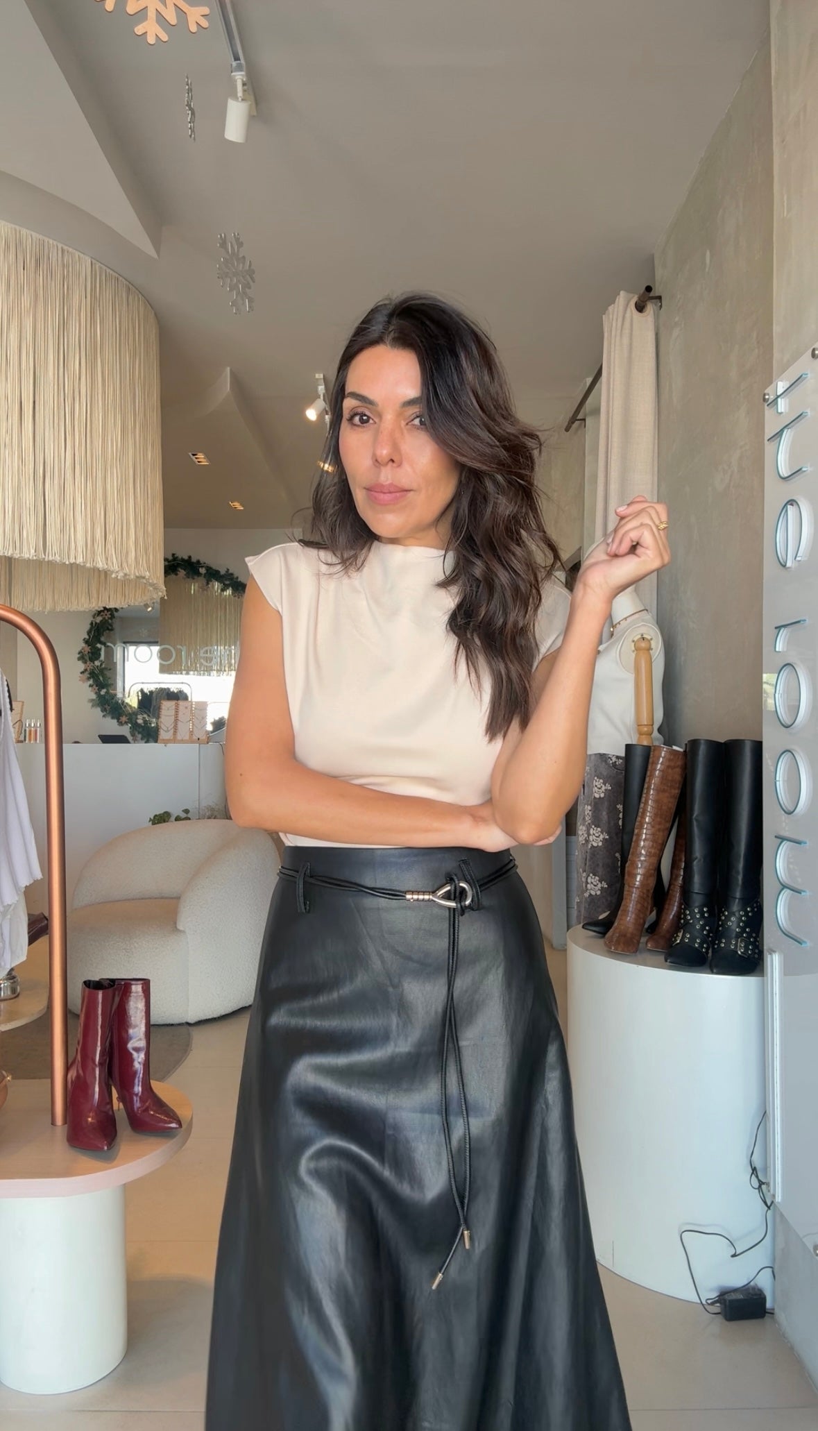 Top beige manga corta