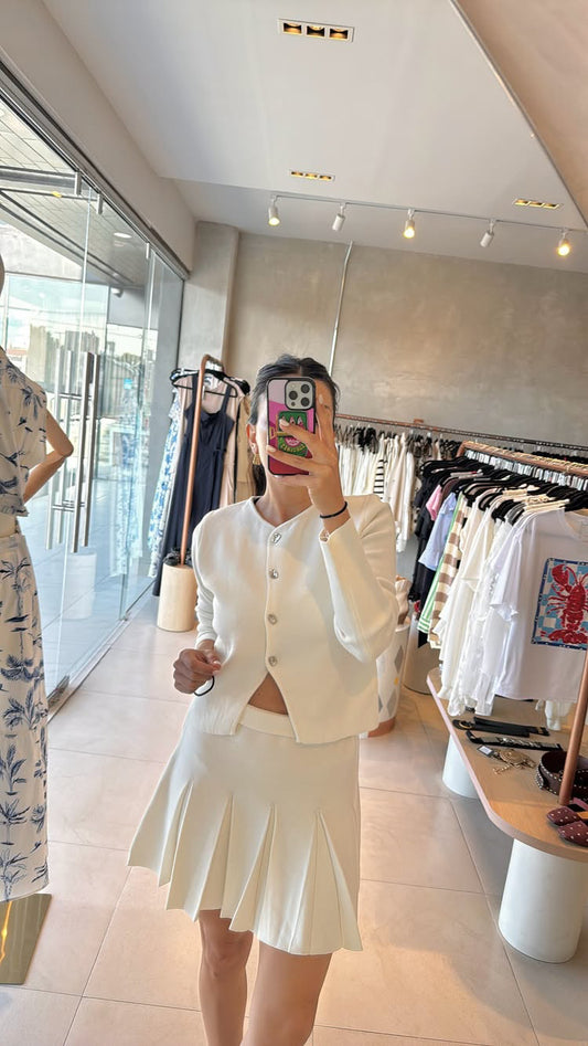 Set blanco suéter y falda