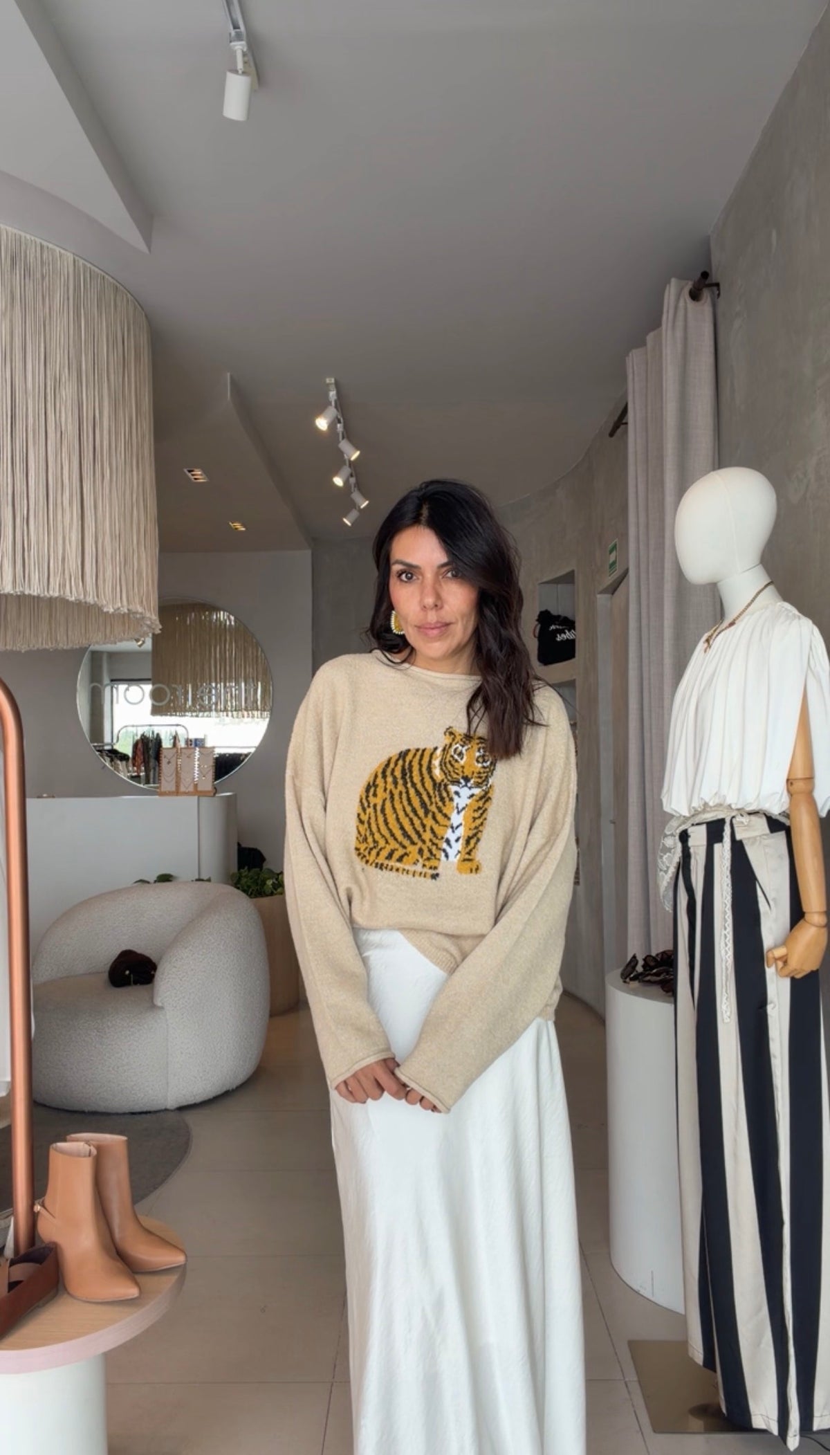 Falda satín beige