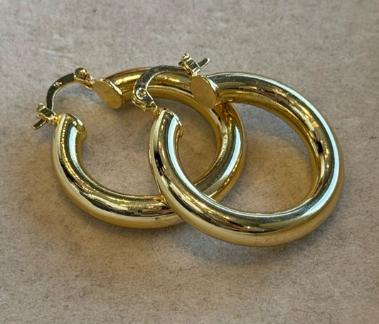 Arracada dorada lisa