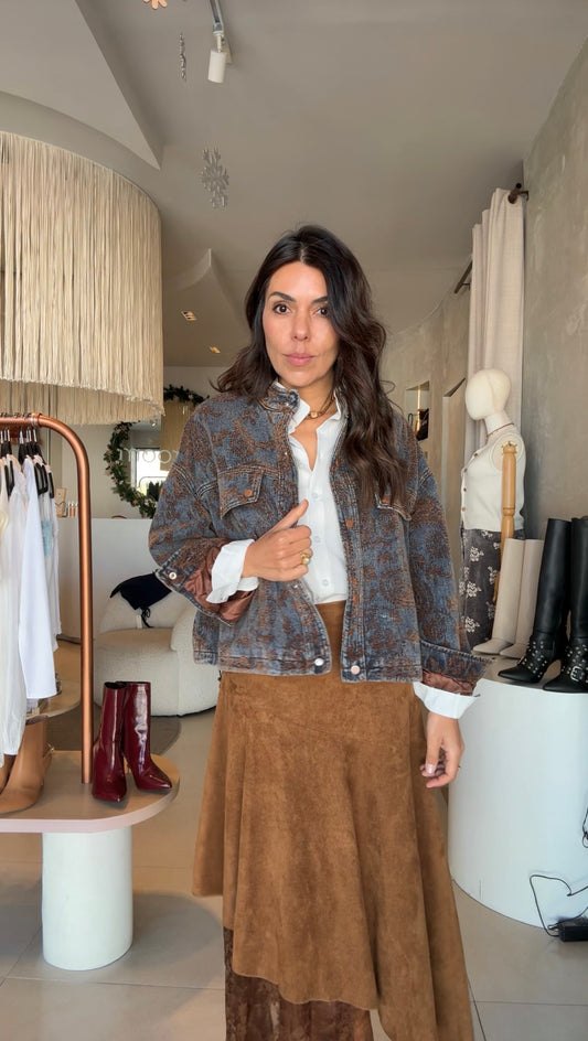 Chamarra denim bordado café