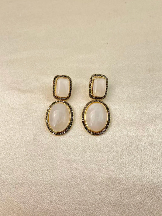 Aretes blancos