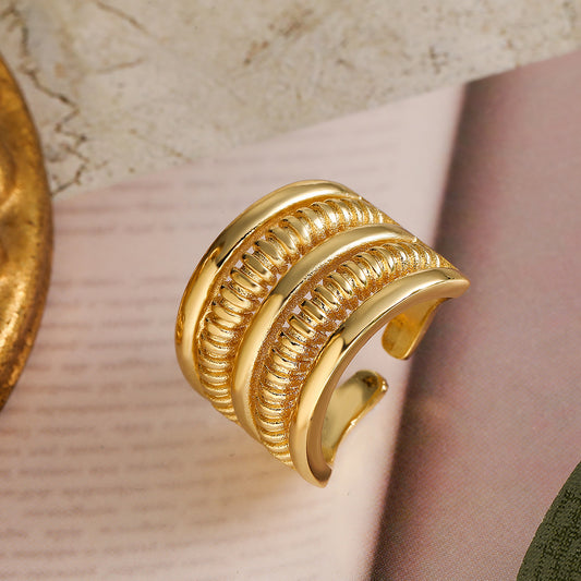 Anillo dorado grueso