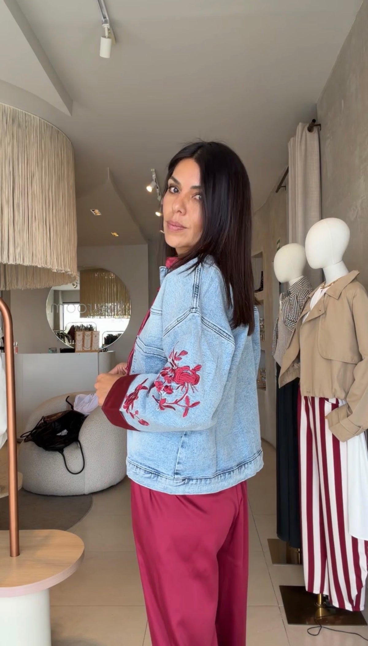 Chamarra denim bordada