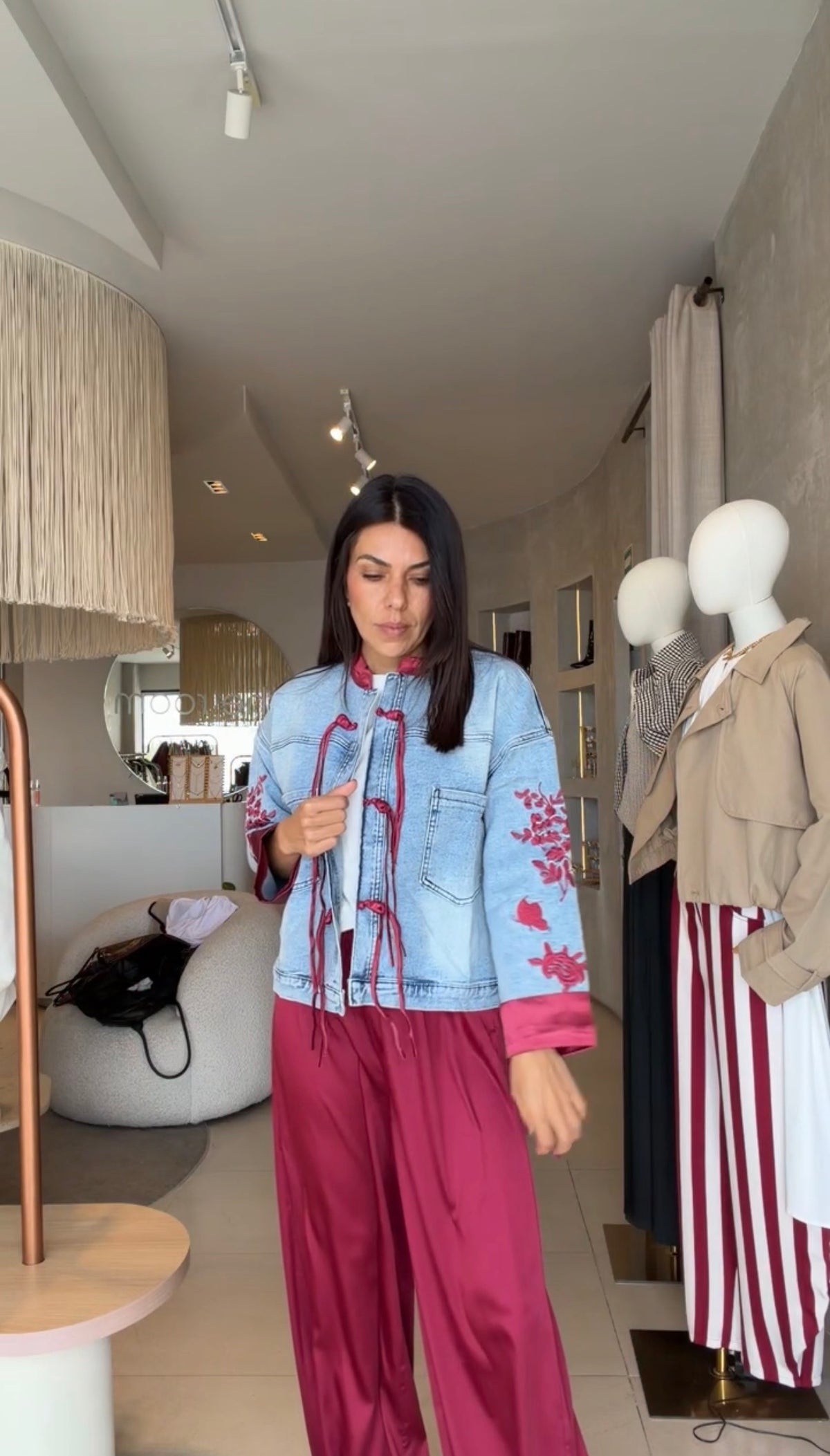 Chamarra denim bordada