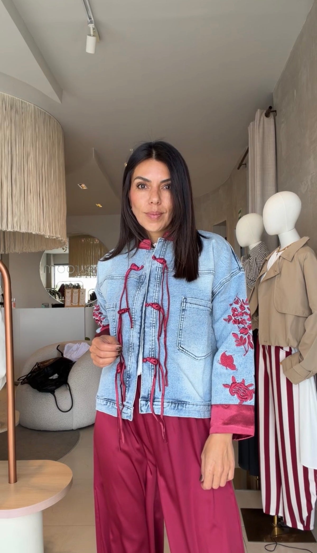 Chamarra denim bordada