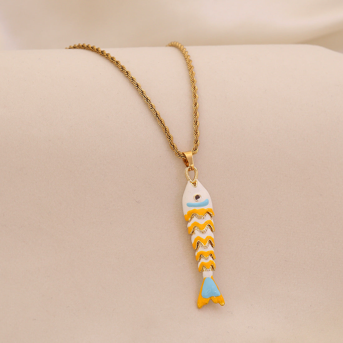 Collar pez blanco con azul