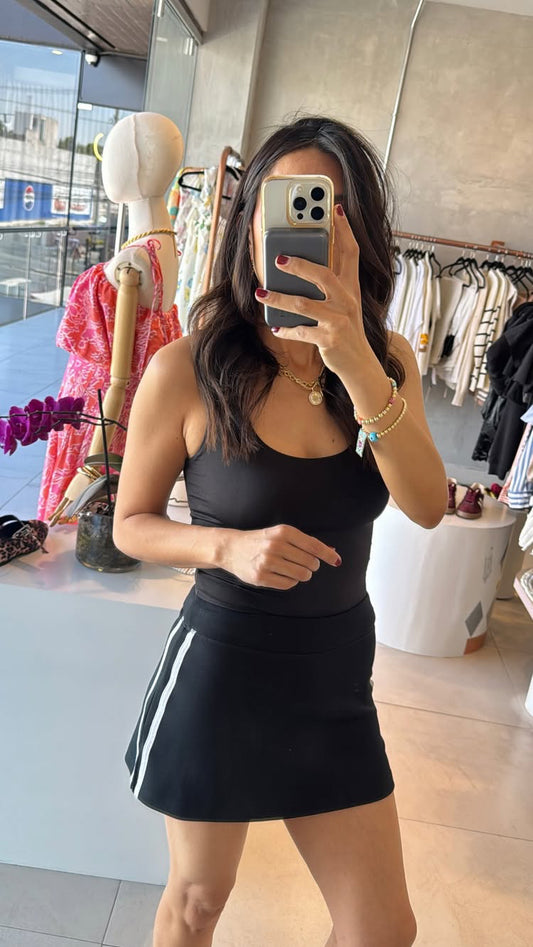 Falda short negro filo