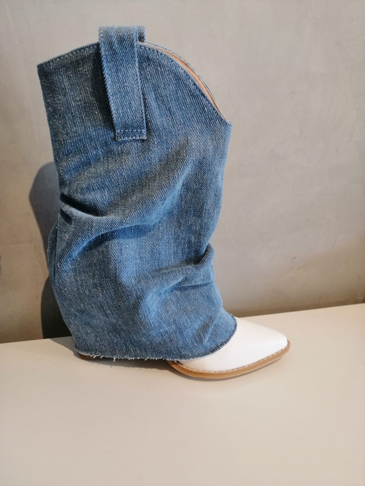 Botin denim con blanco