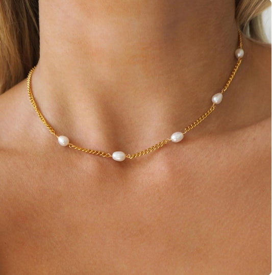 collar dorado perlas