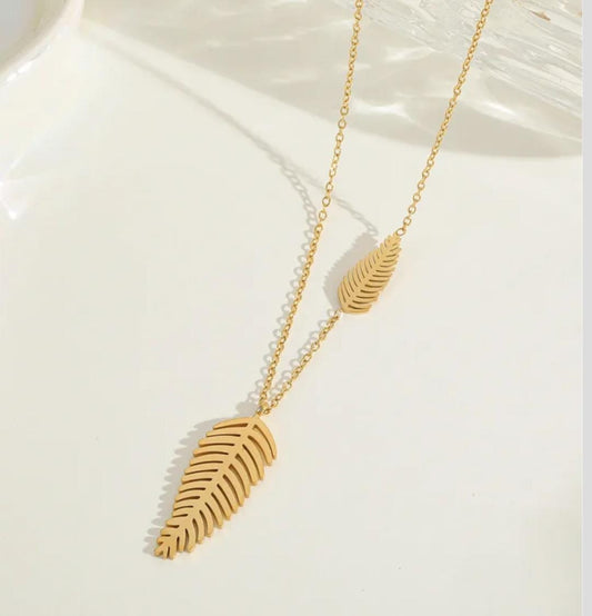 Collar hoja dorada