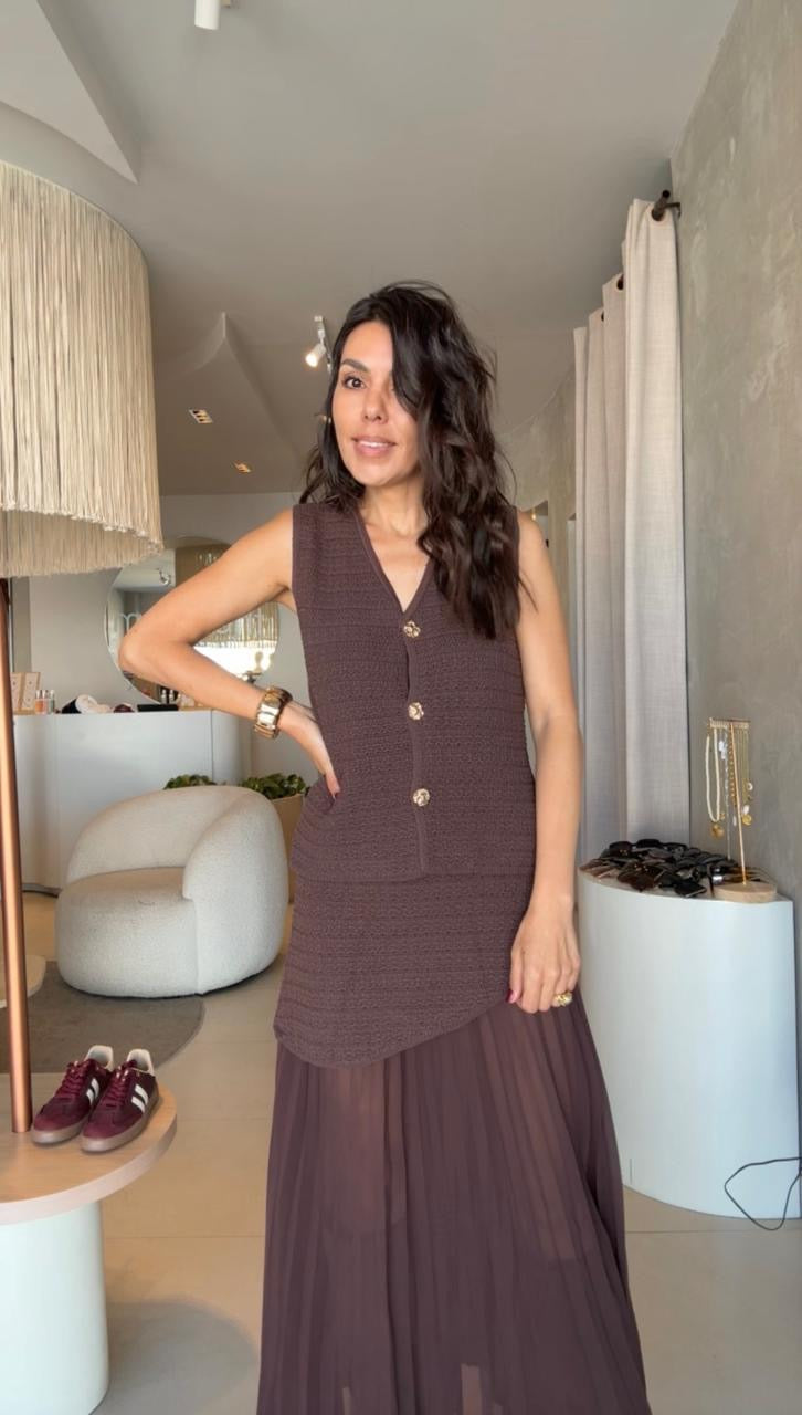 Set café chaleco y falda