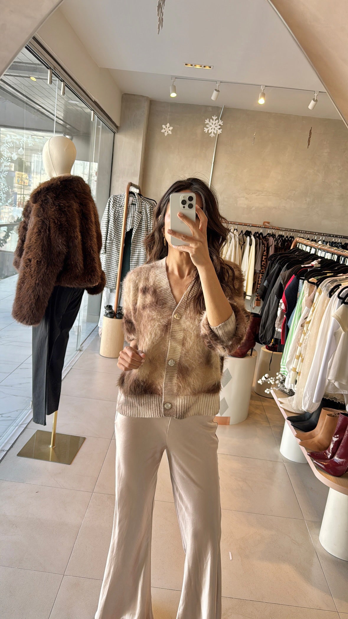 Pantalón satinado beige