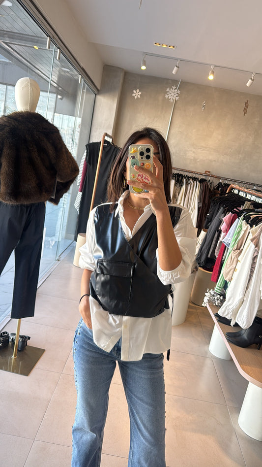 Camisa con chaleco vinipiel