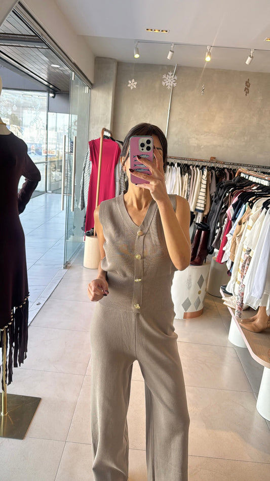 Set beige chaleco botones figuras