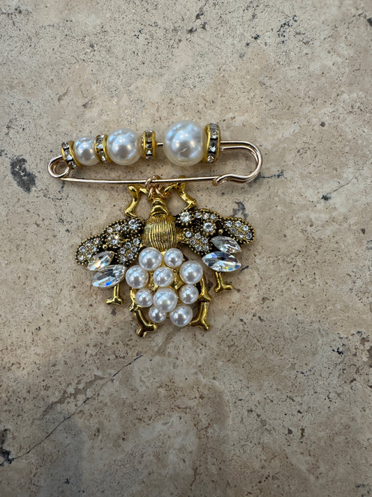 Pin seguro con abeja