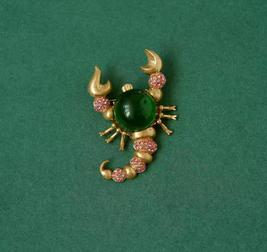 Pin alacrán piedra verde