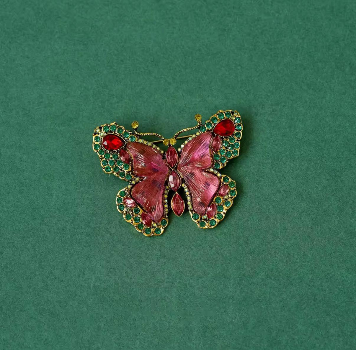 Pin mariposa rosa