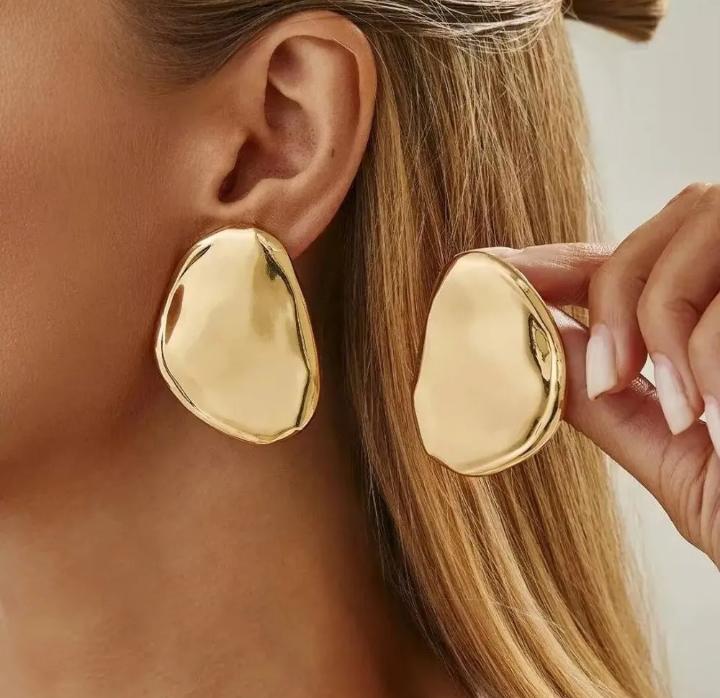 Aretes asimétrico dorado