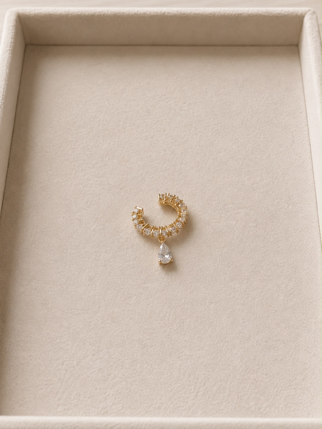 Earcuff dorado gota